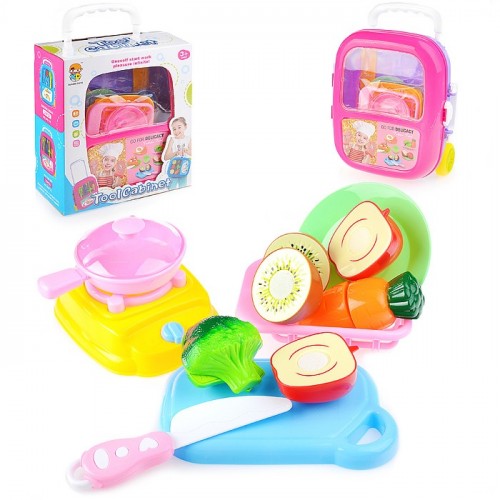 Набор продуктов (10 предметов) в чемодане